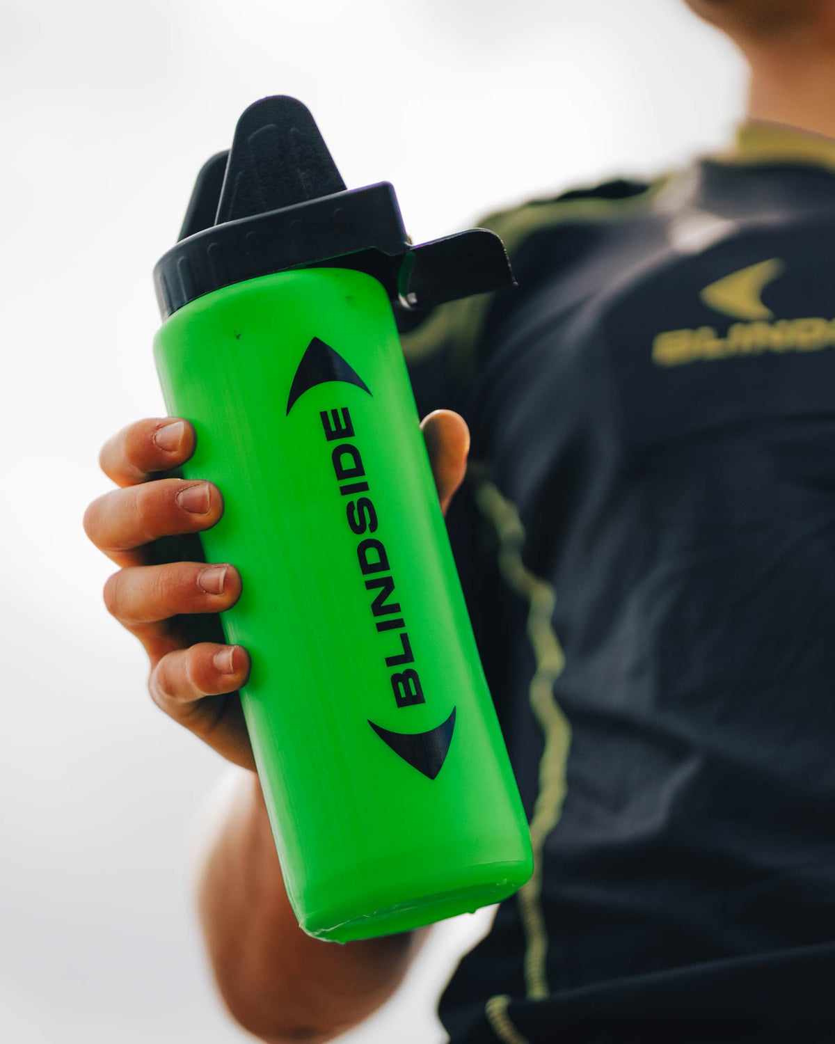 BLINDSIDE Pitch80 Hygiene sports water bottle 1L in green, lifestyle view